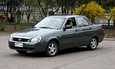 Pääministeri Dmitri Medvedjev kielsi venäläisiä valtion ja kuntien virkamiehiä ostamasta ulkomailla valmistettuja autoja ja koneita.