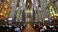 Maailmankuulu Sagrada Familia -kirkko täyttyi surijoista.
