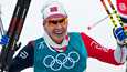 Simen Hegstad Krüger harjoitteli Italiassa korkeassa ilmanalassa odotellessaan matkustuslupaa Kiinaan. Hän on levänneenä miehenä kova pala miesten päätösmatkalla 50 kilometrillä (v) 19. helmikuuta. Vuonna 2018 napsahti Pyeongchangissa skiathlonin olympiakulta.