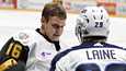 Aleksander Barkov (vas.) ja Patrik Laine olivat jäällä elokuussa hyväntekeväisyyspelissä Raumalla. Nyt pelaajat kohtaavat Helsingissä NHL-ympyröissä.