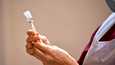 Britanniassa rokotetaan AstraZenecan ja Pfizerin koronarokotteilla.