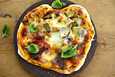 Quattro stagione, neljän täytteen pizza, on yksi tunnetuimmista italialaisista pizzoista.