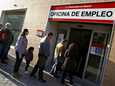 Työttömät jonottivat paikalliseen työvoimatoimistoon Espanjan Madridissa
