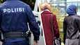 Syyttäjän mukaan poliisit ja vartijat pahoinpitelivät kahta turvapaikanhakijanaista rekisteröintilanteessa Hämeenlinnan poliisiasemalla. Kuvituskuva.