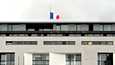 Ranskan lippu oli laskettu puolisalkoon Ranskan suurlähetystössä Berliinissä perjantaina.