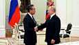 Kiinan ulkopolitiikan johtaja Wang Yi tapasi presidentti Vladimir Putinin keskiviikkona Moskovassa.