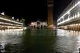 Venetsian kuuluisa Pyhän Markuksen tori tulvi tiistaina. Veden odotetaan nousevan jopa 1,90 metriin.
