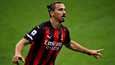 Zlatan Ibrahimovic iski maanantaina Serie A:ssa kaksi maalia, mutta on nyt kotikaranteenissa koronavirustartunnan vuoksi.