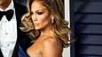 Haluatko, että ihosi hehkuu bronssisena tänä kesänä Jennifer Lopezin tapaan? Meikkitaiteilija kertoo, miten se onnistuu.