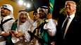 Miekkatanssia tanssittiin ennen Trumpin kunniaksi järjestettyä illallista. Saudi-Arabian kuningas Salman kuvassa toisena vasemmalta.