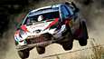 Toyotan WRC-tallillta odotellaan edelleen kuski-ilmoituksia. Kuvassa Jari-Matti Latvala ja Toyota Yaris WRC viime viikonloppuna ajetussa Katalonian MM-rallissa.
