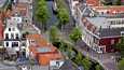 Perinteisessä hollantilaisessa kaupunkimaisemassa yhdistyvät usein kanavat ja katupuut. Maasta löytyy kuitenkin myös leveitä sisääntuloväyliä, joiden kaventaminen nurmikentillä on jo esimerkiksi Arnhemissa aloitettu.