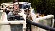 Yhdysvaltalaissotilas Jared Tucker esitteli yhdysvaltojen käyttämän JLVT-ajoneuvon Ilta-Sanomille.