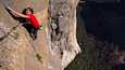 Yhdysvaltalainen Alex Honnold kiipesi El Capitania pitkin vuonna 2017 ilman turvaköysiä.