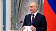 Venäjän presidentti Vladimir Putin kuvattiin Kremlissä 8. maaliskuuta 2023.