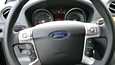 Ford Galaxyn matkamittarin vaihdon yhteydessä auto nuoreni 100 000 kilometriä. Kuvituskuva.