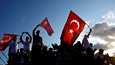 Ihmisiä kokoontui kaduille Turkissa epäonnistuneen vallankumouksen vuosipäivänä.