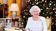 Kuningatar Elisabet nauhoittaa joka vuosi joulutervehdyksen kansalle. Se esitetään joulupäivänä Britanniassa ja Kansainyhteisön maissa.
