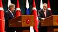 Presidentit Sauli Niinistö ja Recep Tayyip Erdogan pitivät tiedotustilaisuuden Ankarassa. Turkki ei ole Suomen Nato-jäsenyyden tiellä.