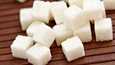 WHO:n suosittelee nauttimaan päivittäin korkeintaan kuusi teelusikallista sokeria.