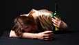 Asiantuntijan mukaan miesten ja naisten juomisen yksi suurimmista eroista on juomisen salaamisen tarve, jota miehillä ei aina ole. Kuvituskuva.