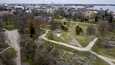 Vuonna 2001 syntynyt mies joutui kahdesti pahoinpidellyksi Helsingin Kaivopuistossa noin kello 01.40 sunnuntaiaamuna, poliisi tiedottaa.