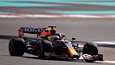 Max Verstappen vauhdissa Abu Dhabin uusitulla F1-radalla perjantaina. 