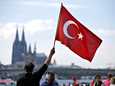 
Erdogania kannattavat turkkilaiset osoittivat mieltään Saksan Kölnissä sunnuntaina 
