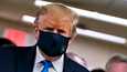 Yhdysvaltain presidentti Donald Trump käytti julkisesti maskia vieraillessaan Walter Reed -sotilassairaalassa Marylandin osavaltiossa 12. heinäkuuta.