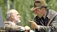 Henry Jonesin (Sean Connery) ja hänen poikansa Indiana Jonesin (Harrison Fordin) välit ovat kireät Steven Spielbergin ohjaamassa seikkailussa Indiana Jones ja viimeinen ristiretki.