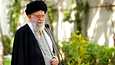 Iranin hengellinen johtaja ajatollah Ali Khamenei vaati vastuullisia organisaatioita selvittämään rikoksen alkuperän. 