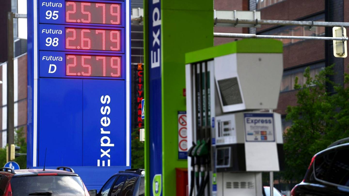 Polttoaineiden hinnat putosivat – yhtiöt reagoivat etuajassa