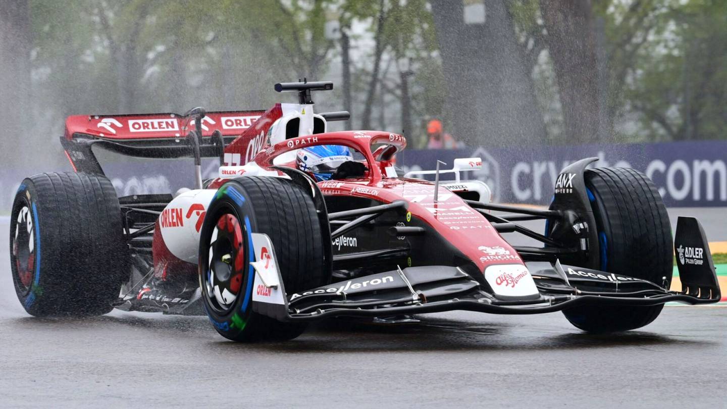 Valtteri Bottas ajoi pihalle harjoitusten jo loputtua, Lewis Hamiltonilla karmeita vaikeuksia – F1-viikonloppu starttasi värikkäästi