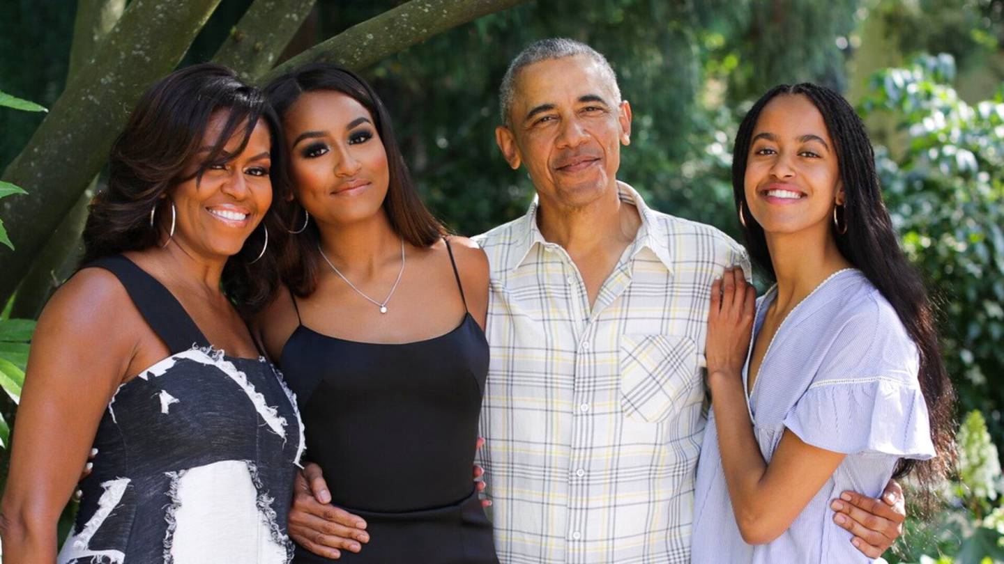 Barack Obaman tytär rakastui näyttelijän poikaan – tämä Sashan, 20, ja Malian, 23, salaperäisestä elämästä tiedetään