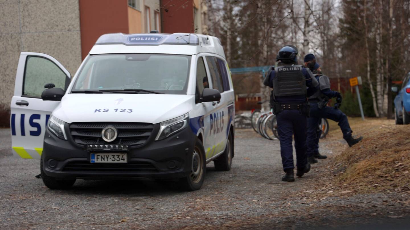 Iso poliisioperaatio Juupajoella – poliisi käyttänyt asetta, tie poikki tunteja
