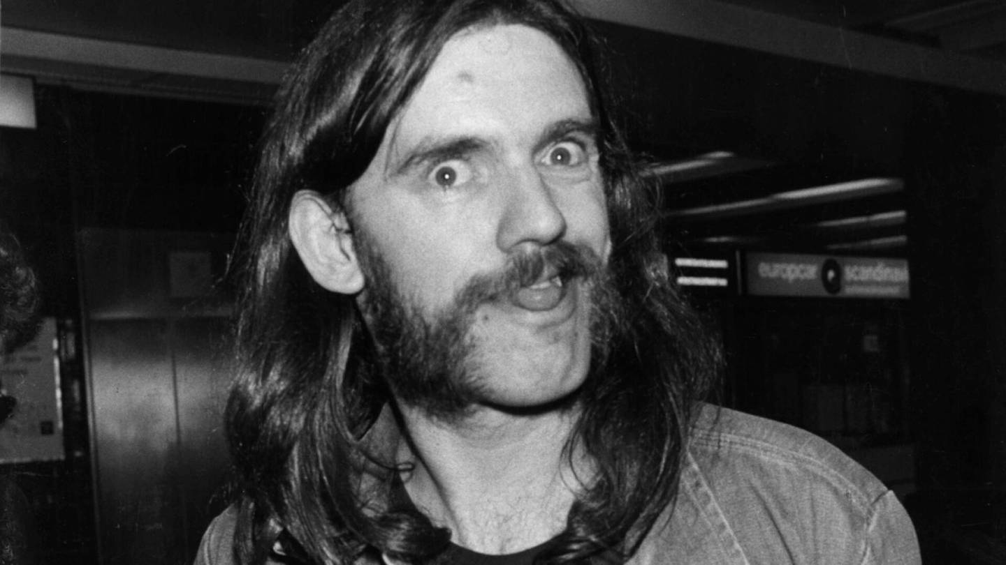 Lemmy Kilmisterin tuhkat lähetettiin ystäville luodin sisällä – Myös Rob Halford sai omansa: ”Aivan hullua”