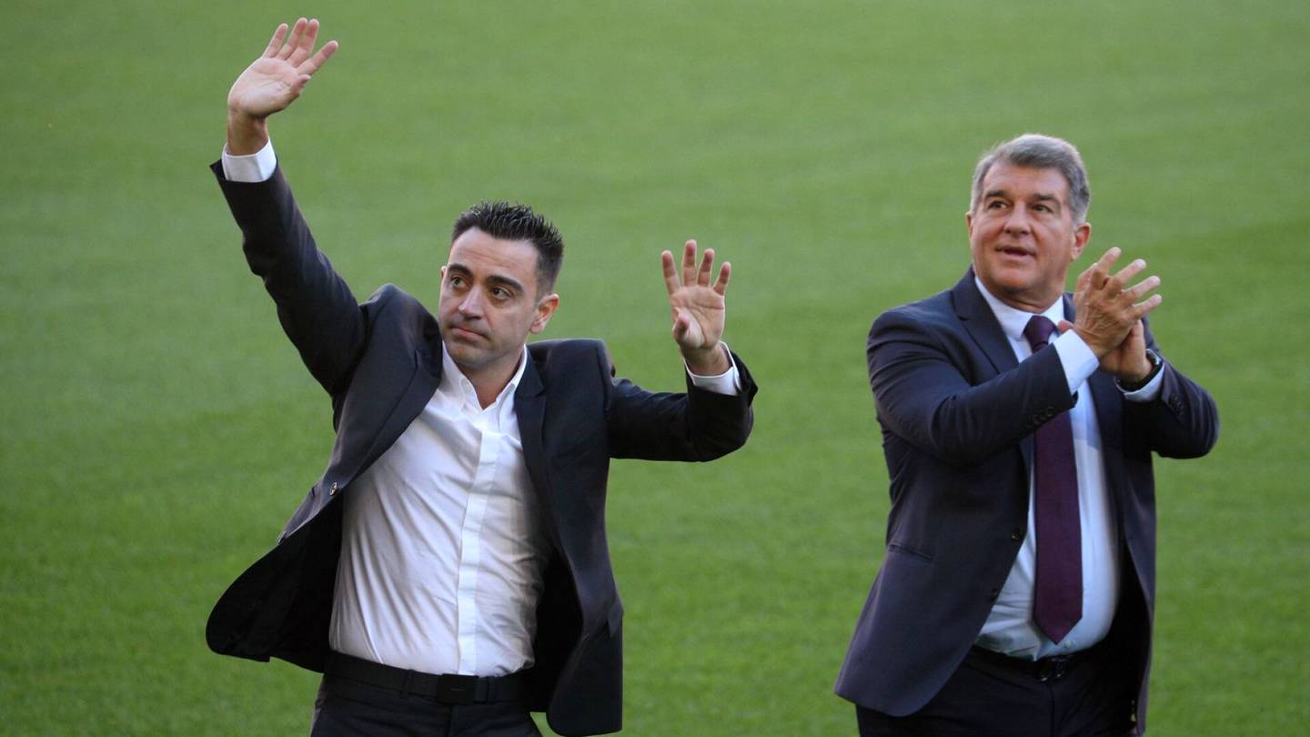 Xavi esiteltiin FC Barcelonan faneille – uusi valmentaja löi heti tiskiin kovat madonluvut