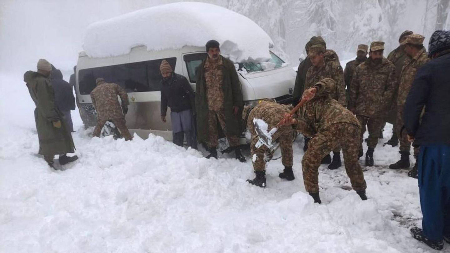 Pakistanissa ainakin 21 ihmistä kuollut lumimyrskyn aiheuttamissa liikenneruuhkissa