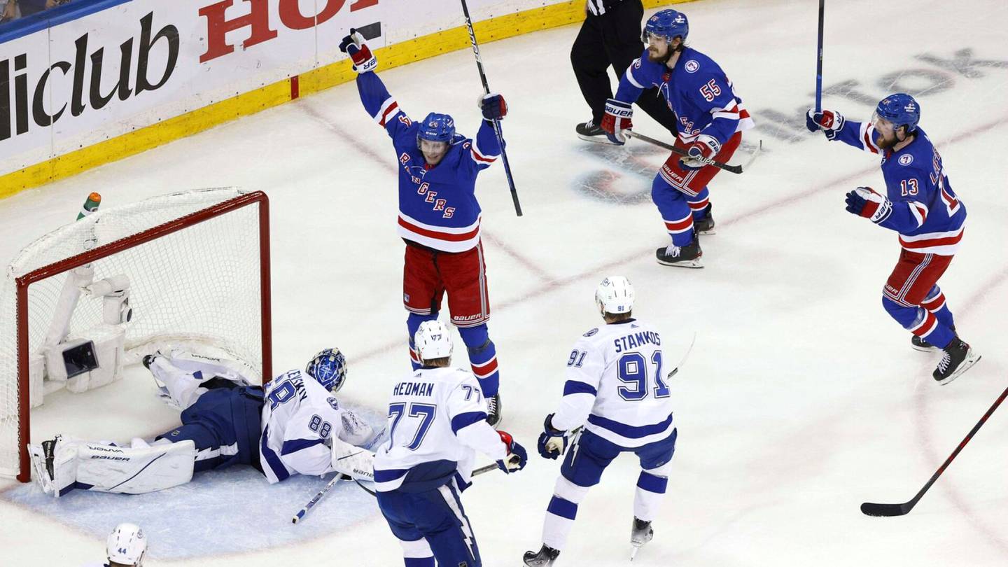 Kaapo Kakko villitsi Madison Square Gardenin! Tampa Bayn uskomaton putki poikki NHL:n pudotuspeleissä