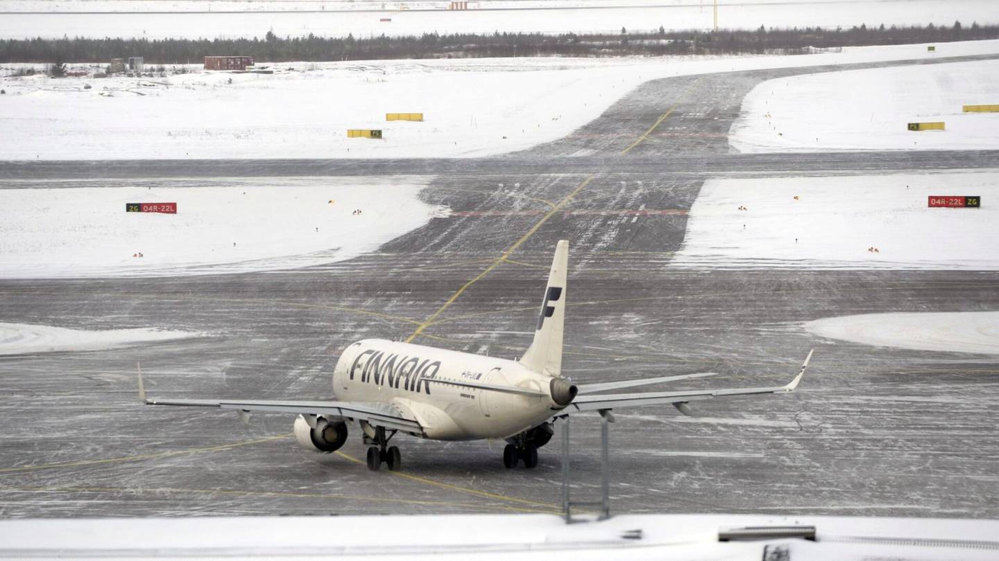 Finnair ei aio rajoittaa lentoliikennettään uuden virusmuunnoksen vuoksi – EU ehdottaa lentokieltoa eteläiseen Afrikkaan