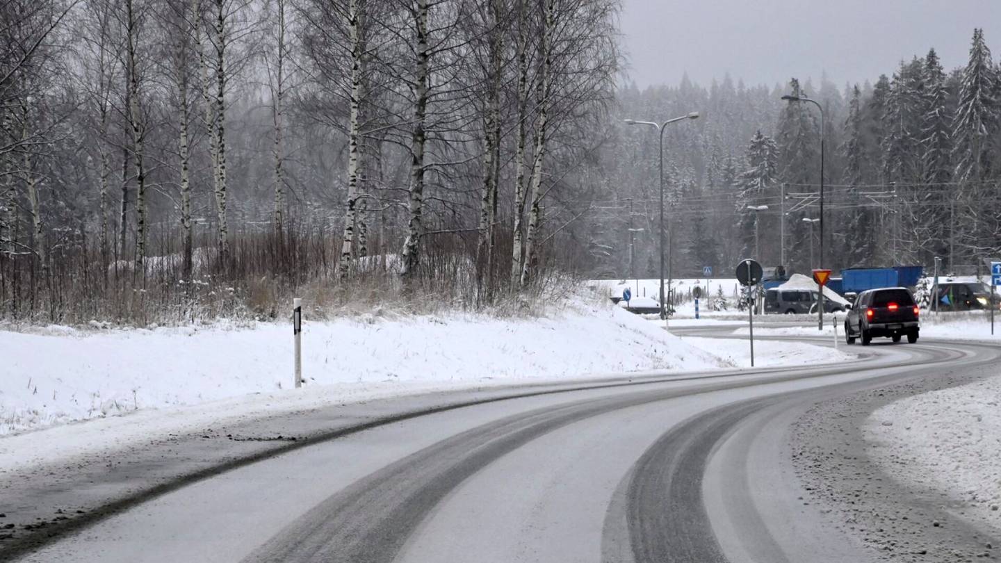Koko Suomeen huonon ajokelin varoitus