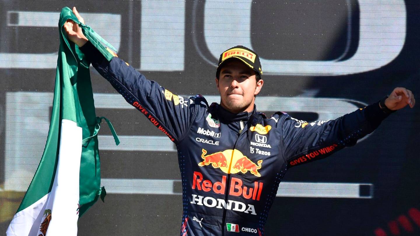 Video: Tämä F1-isän reaktio kertoo kaiken – palkintosijan napannut poika lupasi tiimiradiossa kunnon bileet