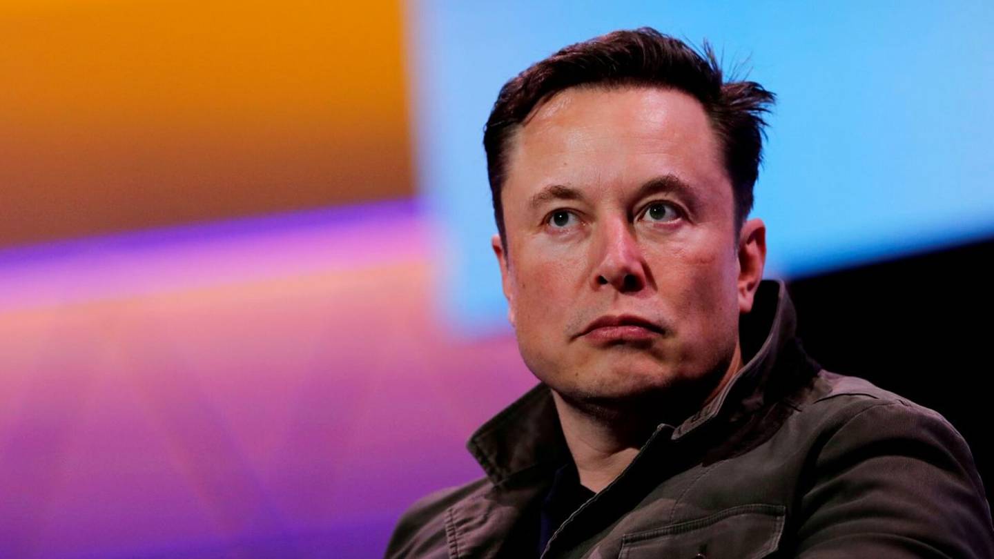 Teslan osakkeen arvo syöksyi – Elon Muskin veli myi yhtiön osakkeita