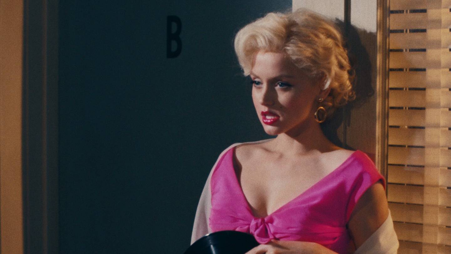 Marilyn Monroesta kertovan elokuvan yksi kohtaus järkytti katsojat – ohjaaja ja näyttelijä vastaavat kovaan kritiikkiin