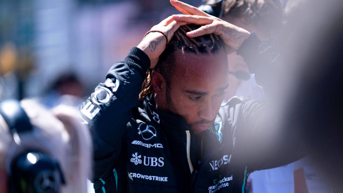 Tässäkö on Lewis Hamiltonin selkäkipujen katastrofaalinen seuraus? Toto Wolffilta raju paljastus kulisseista