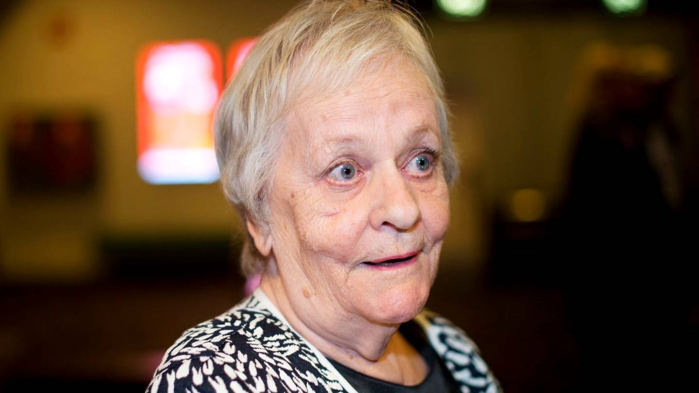 Eila Roine, 90, toipuu sairaus­kohtauksistaan hoiva­kodissa – ”Vielä toivoisin pääseväni takaisin omaan kotiin”