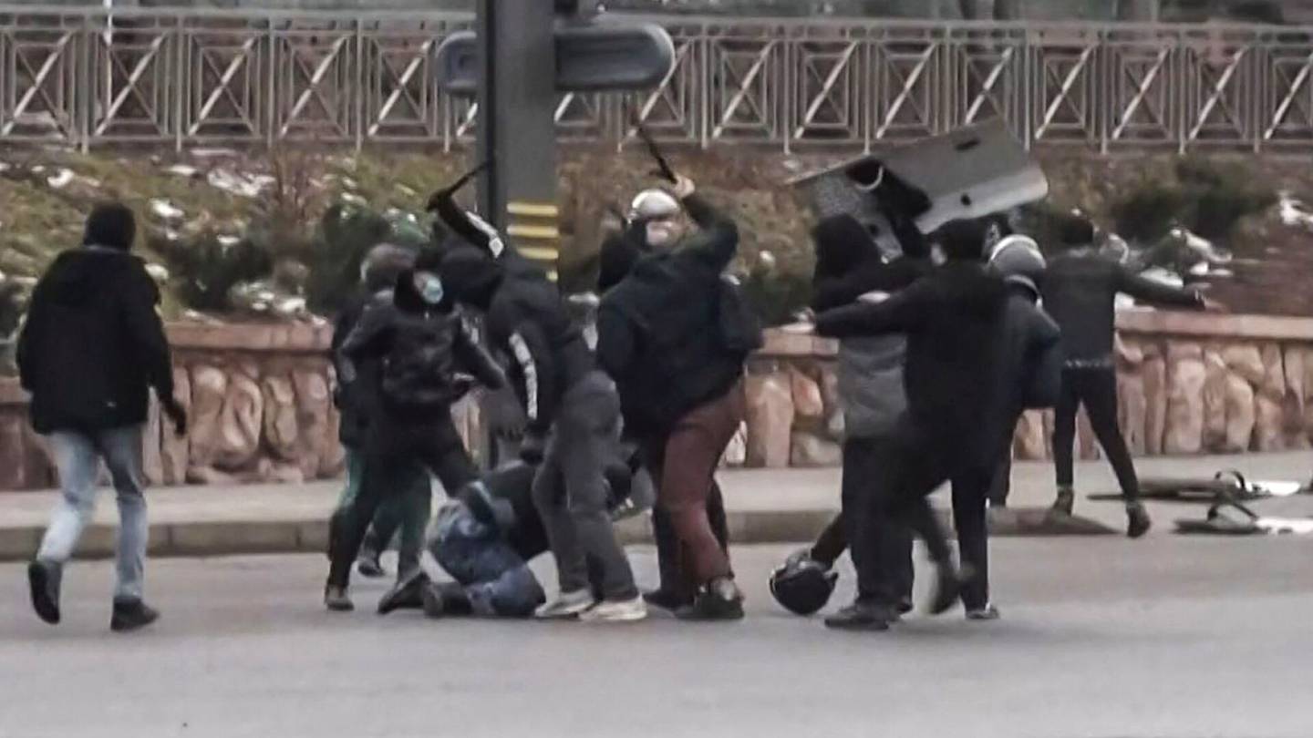 Kazakstanin Almatyssa noin 2 000 otettu kiinni – kaupungissa kuultu ampumista ja räjähdyksiä