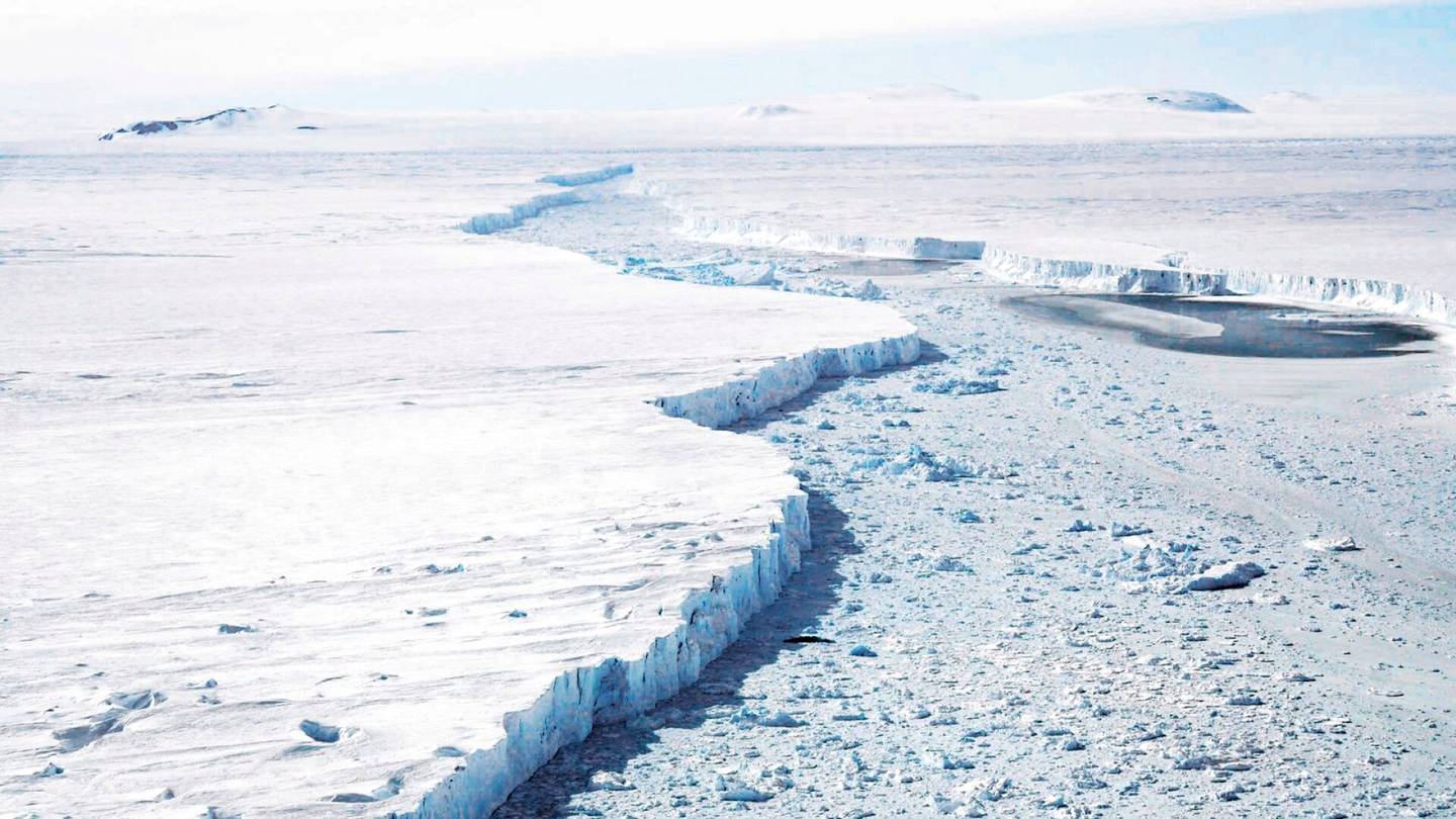 Tutkijat löysivät ensimmäistä kertaa mikromuovia lumesta Etelämantereella