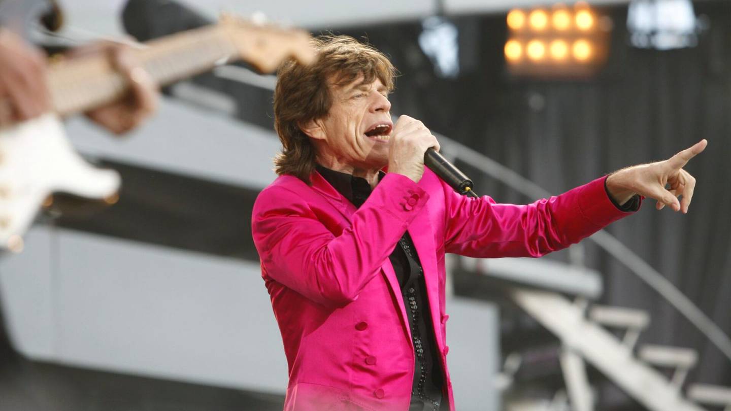 Uutuuskirjan väite: Naistenmies Mick Jaggerilla oli suhde kahden The Rolling Stones -jäsenen kanssa