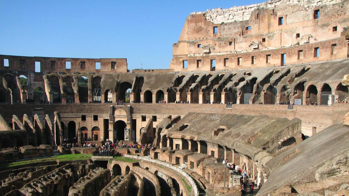 Amerikkalaisturistit livahtivat Colosseumiin kaljalle – perään kallis lasku